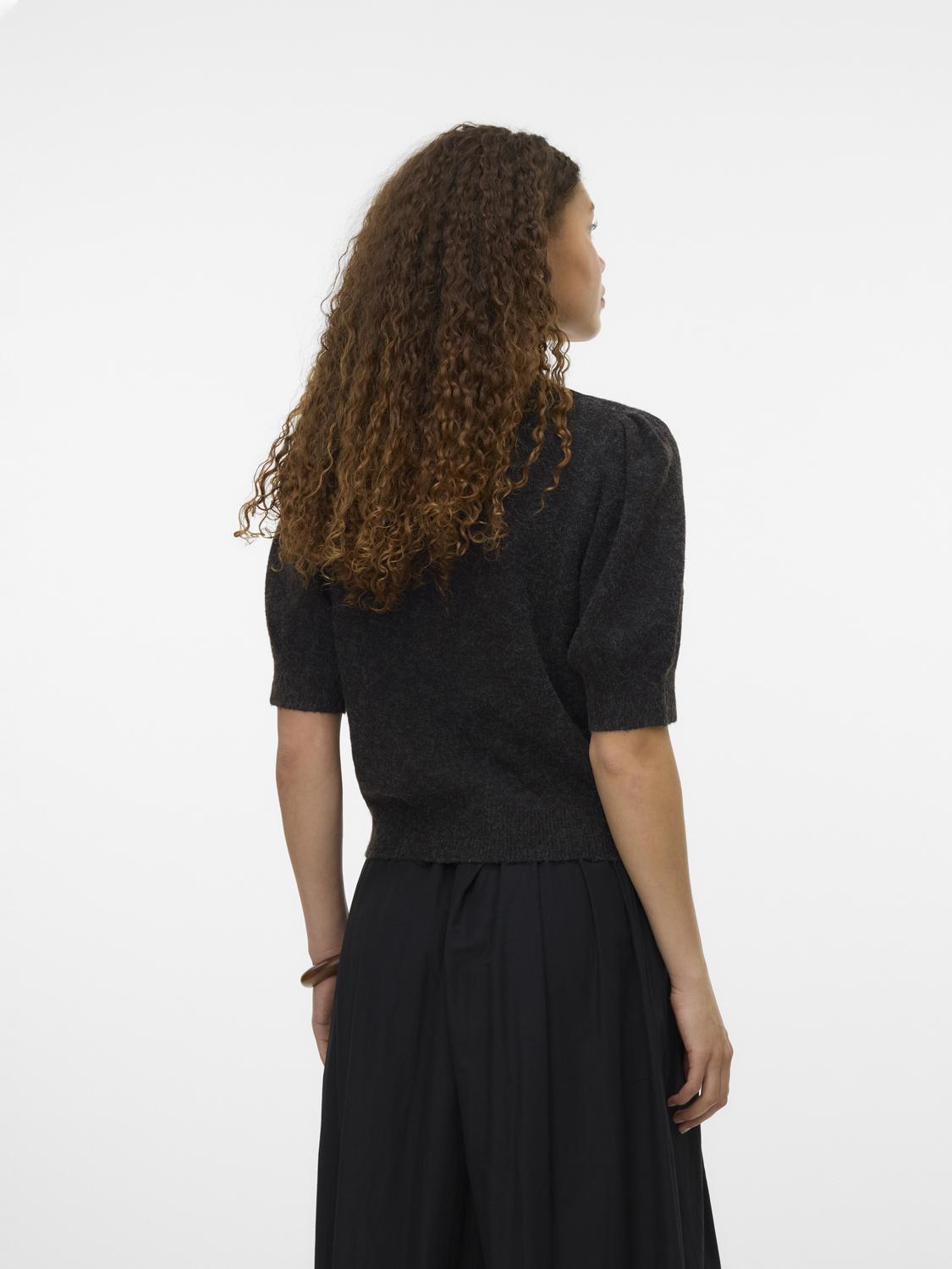 model_shot-back