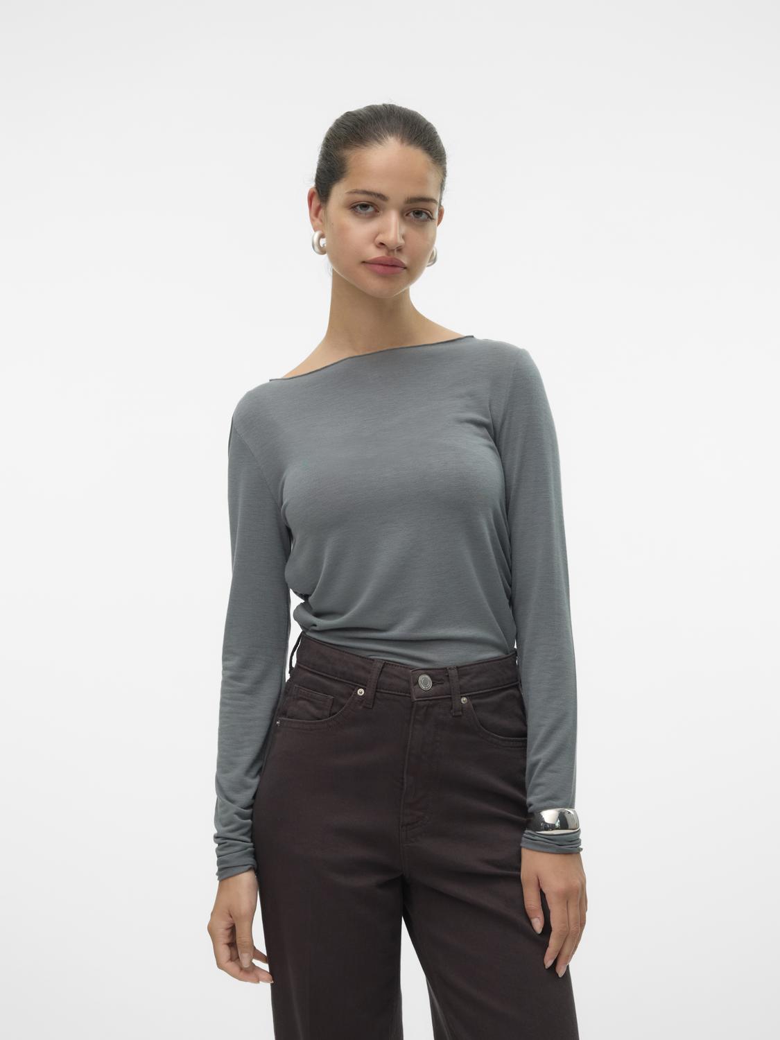 model_shot-front